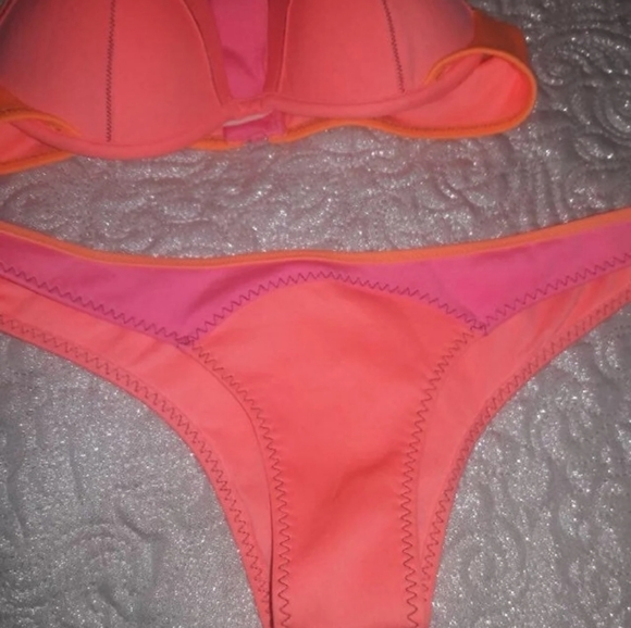 SOLD!!! Victoria's Secret Sport Bikini S/M 34B - Picture 8 of 9